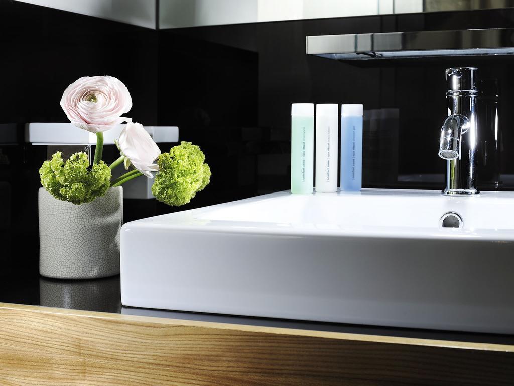 Mario De' Fiori 37 Hotel Рим Екстериор снимка
